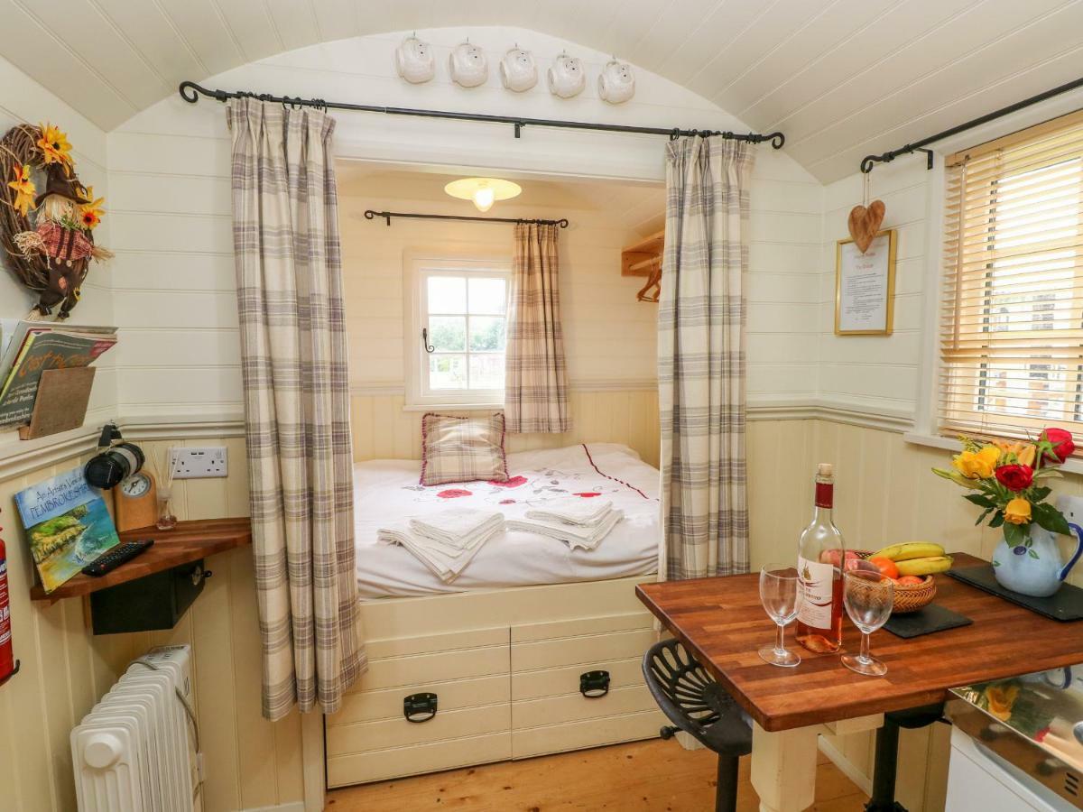 Shepherds Hut - The Crook ميلفورد هافن المظهر الخارجي الصورة